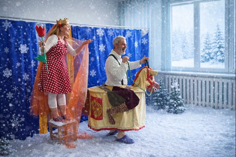 Návštěva divadla Kolem v MŠ- Zimní pohádka